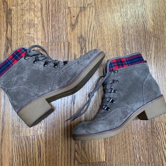 Tommy Hilfiger Shoes - 💜Tommy Hilfiger Gray Booties sz 9!